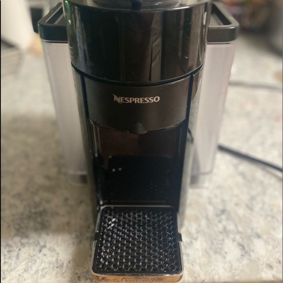 Nespresso Vertuo Coffee and Espresso Maker by De'Longhi, Piano Black